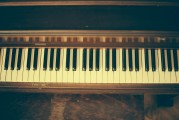 無(wú)需付費(fèi)的彈鋼琴游戲——Sparkle Piano，Sparkle Piano，指尖上的古典音樂(lè)之旅