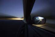 如何區(qū)分前后霧燈以確保行車安全？這種區(qū)分對(duì)夜間駕駛有何影響？