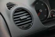 車輛后視鏡如何調(diào)整以獲得最佳視野？調(diào)整后視鏡對駕駛安全有何重要性？