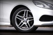 輪胎的直徑是多少？這種規(guī)格對(duì)車(chē)輛性能有何影響？