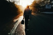 夢中的驚險(xiǎn)之旅——一次撞車夢的深度解析，夢中的驚險(xiǎn)之旅，撞車夢的深度解析