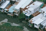 中共中央：加快建立租購(gòu)并舉的住房制度，加快構(gòu)建房地產(chǎn)發(fā)展新模式