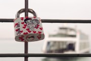 夢(mèng)到傘的寓意與解讀，夢(mèng)到傘的寓意與象征解讀