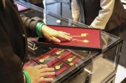 老鋪黃金又漲價了！這次是耳釘?shù)鹊蛢r產(chǎn)品，2個月前剛漲過