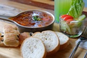 餡餅免費(fèi)游戲——一款讓美食愛好者狂歡的游戲，美食盛宴，免費(fèi)版餡餅游戲讓玩家在虛擬世界中暢享美食樂趣