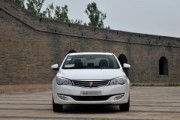 如何評(píng)價(jià)榮威款車？該車在性能和配置上表現(xiàn)如何？