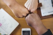 在當(dāng)今的信息時代，智能手機(jī)已經(jīng)成為了我們生活中不可或缺的一部分。隨著移動互聯(lián)網(wǎng)的發(fā)展，許多用戶開始尋求更加便捷、靈活的游戲體驗(yàn)。然而，對于那些希望避免不必要的流量消耗的用戶來說，有些手機(jī)游戲可能并不適合他們的需求。因此，市場上出現(xiàn)了越來越多的免費(fèi)免流量的單機(jī)游戲。，免費(fèi)免流量的單機(jī)游戲，滿足不同玩家的需求