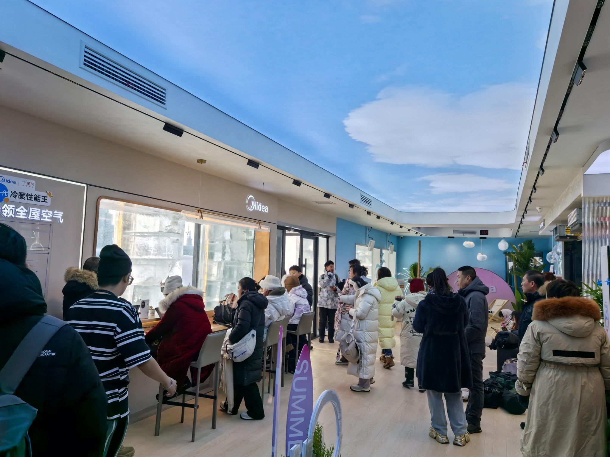 冰雪大世界盛大開園，美的空調(diào)橫跨50℃打造“東北夏威夷”